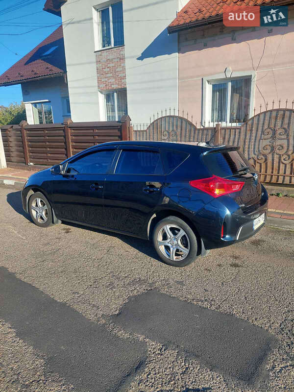 Хетчбек Toyota Auris 2013 в Стрию