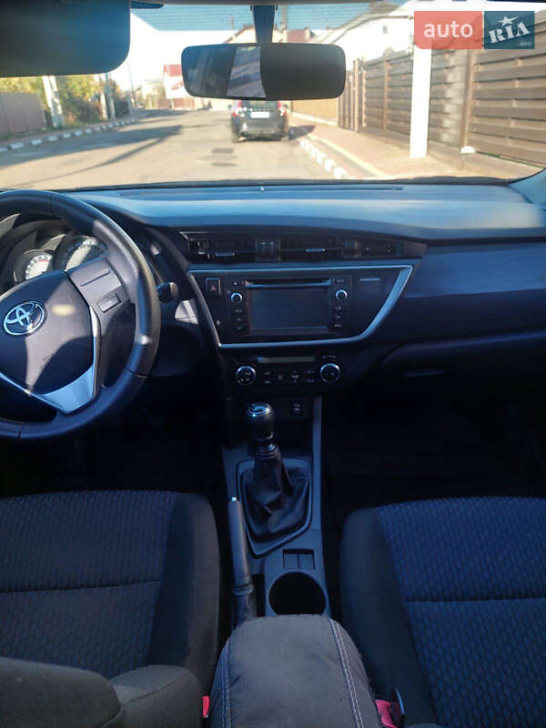 Хетчбек Toyota Auris 2013 в Стрию