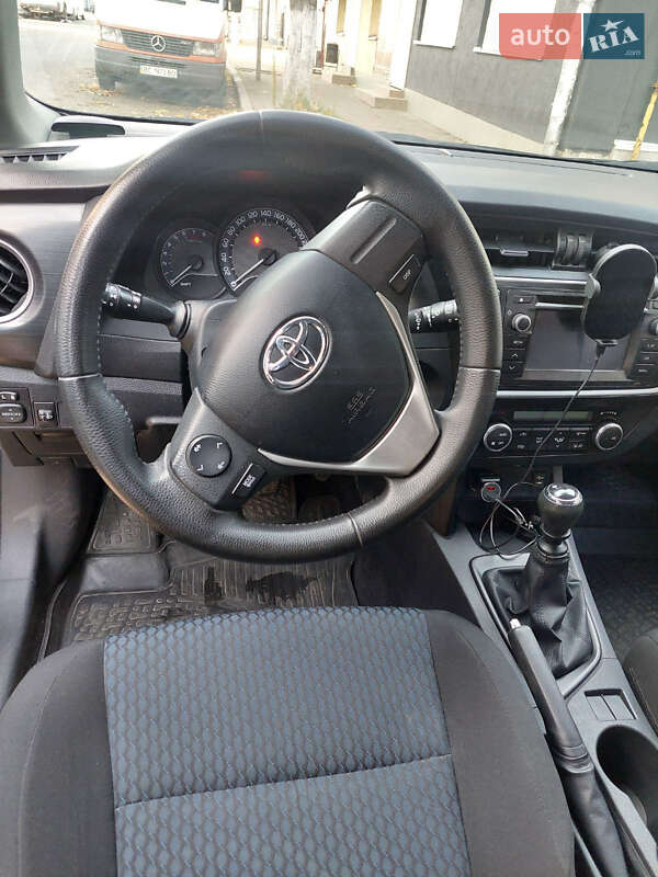 Хетчбек Toyota Auris 2013 в Стрию