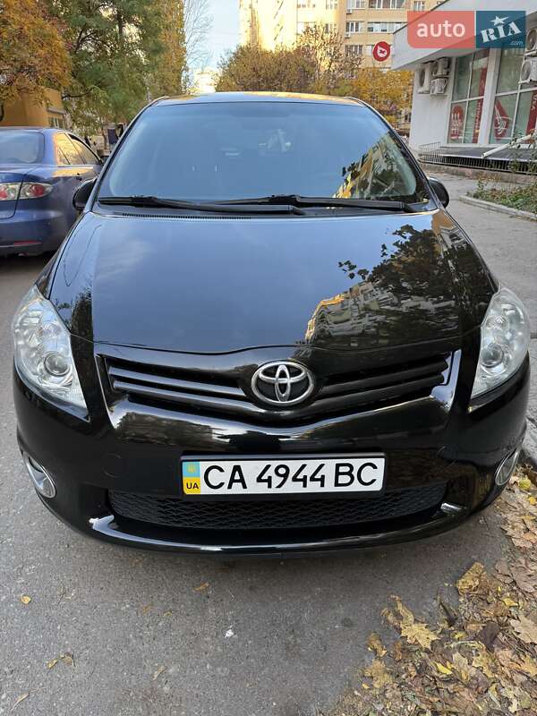 Хэтчбек Toyota Auris 2011 в Одессе