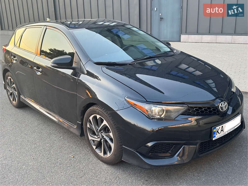 Хэтчбек Toyota Auris 2015 в Киеве