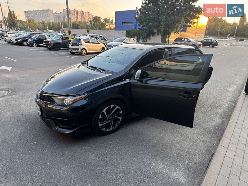 Хэтчбек Toyota Auris 2015 в Киеве