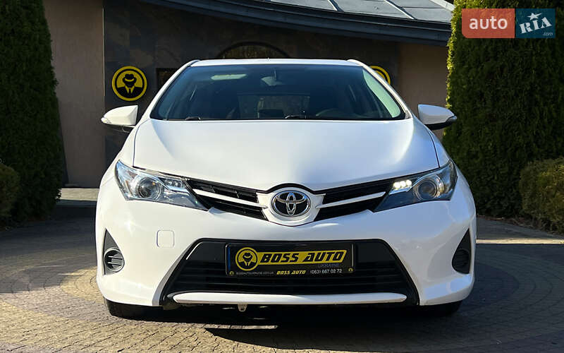 Хэтчбек Toyota Auris 2014 в Львове