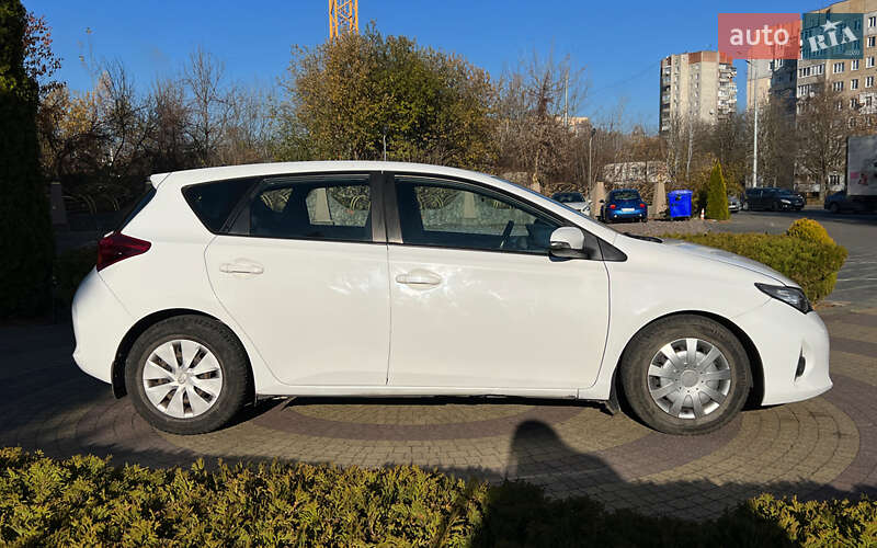 Хэтчбек Toyota Auris 2014 в Львове
