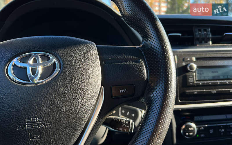 Хэтчбек Toyota Auris 2014 в Львове