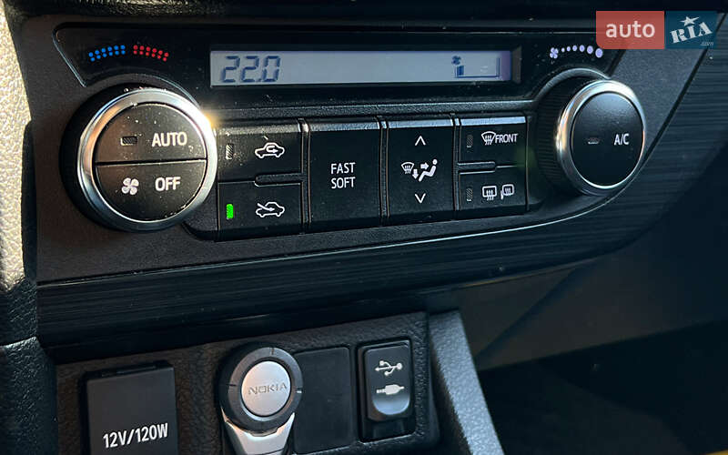 Хэтчбек Toyota Auris 2014 в Львове