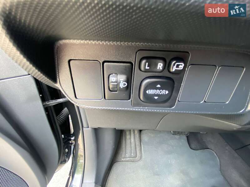 Хэтчбек Toyota Auris 2011 в Ровно