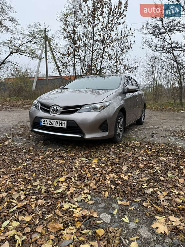 Хэтчбек Toyota Auris 2013 в Кропивницком