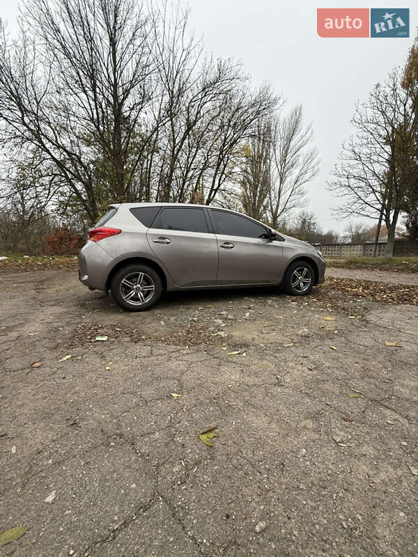 Хэтчбек Toyota Auris 2013 в Кропивницком