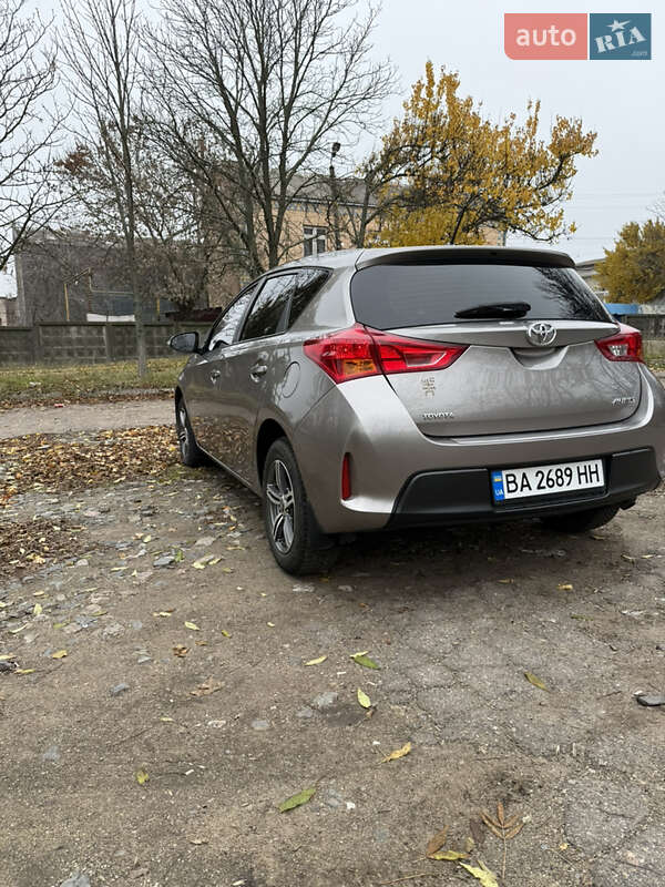 Хэтчбек Toyota Auris 2013 в Кропивницком