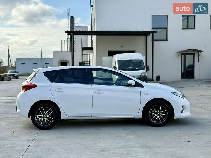 Хэтчбек Toyota Auris 2014 в Луцке