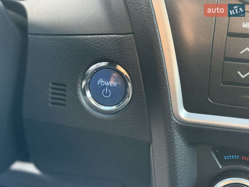 Хэтчбек Toyota Auris 2014 в Луцке