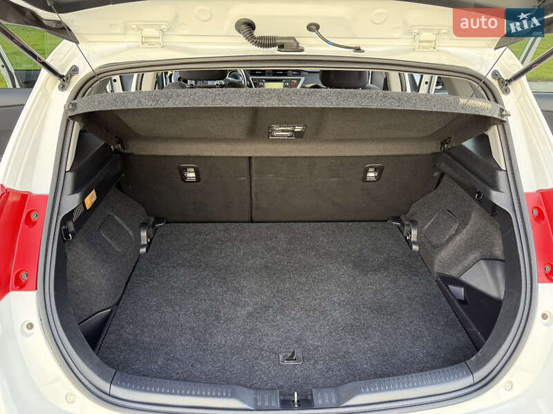 Хэтчбек Toyota Auris 2014 в Луцке