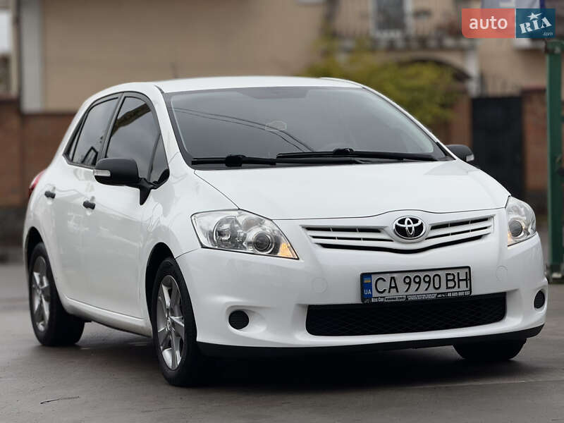 Хэтчбек Toyota Auris 2011 в Бердичеве