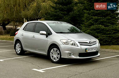 Хэтчбек Toyota Auris 2010 в Киеве