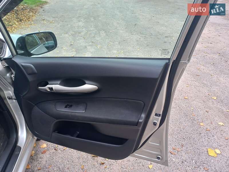 Хэтчбек Toyota Auris 2008 в Запорожье фото 12 Хэтчбек Toyota Auris 2008 в Запорожье