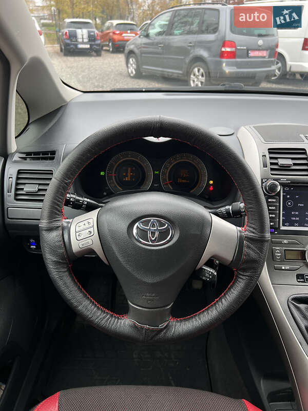 Хэтчбек Toyota Auris 2008 в Черкассах
