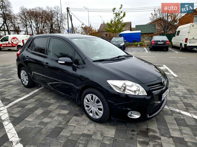 Хэтчбек Toyota Auris 2011 в Виннице