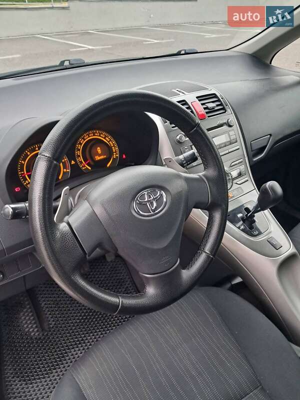 Хэтчбек Toyota Auris 2011 в Киеве