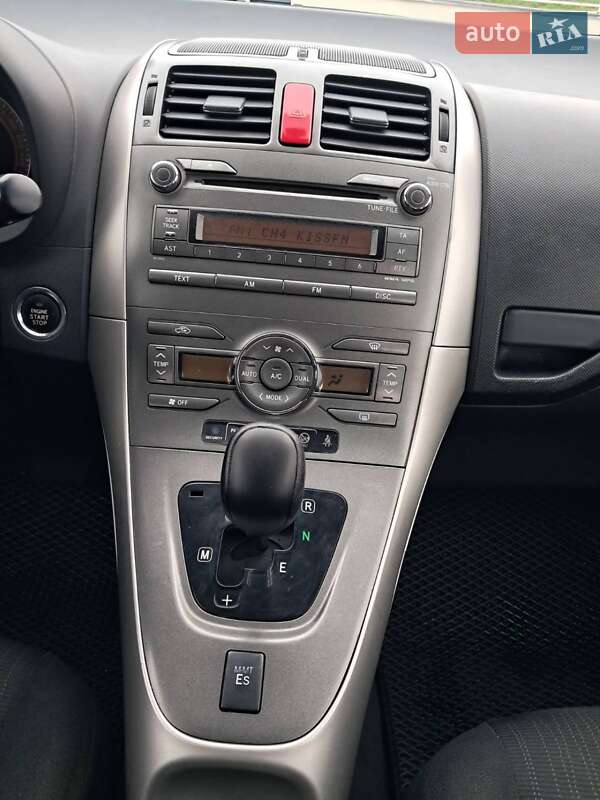 Хэтчбек Toyota Auris 2011 в Киеве