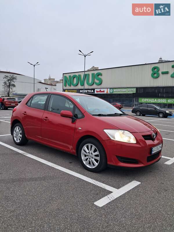 Хэтчбек Toyota Auris 2011 в Киеве