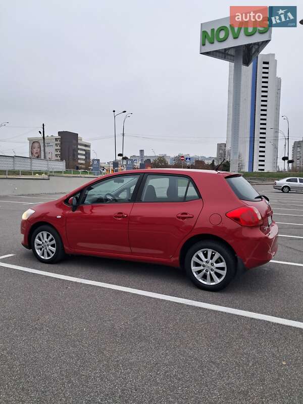 Хэтчбек Toyota Auris 2011 в Киеве