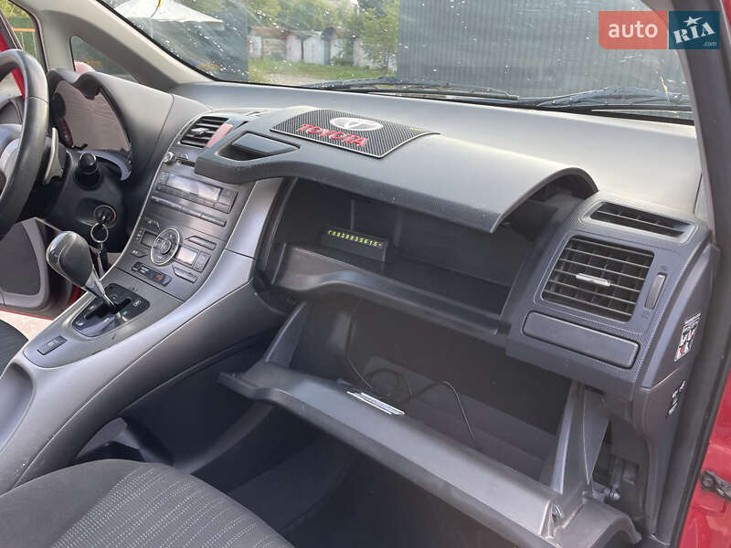 Хэтчбек Toyota Auris 2007 в Киеве