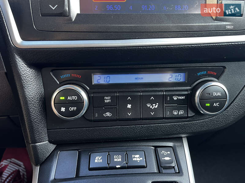 Хэтчбек Toyota Auris 2013 в Луцке фото 28 Хэтчбек Toyota Auris 2013 в Луцке