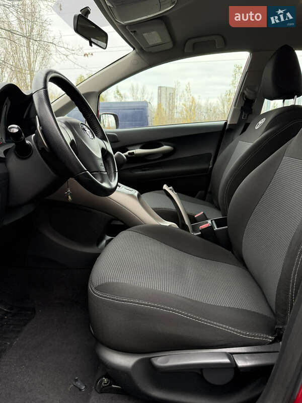 Хэтчбек Toyota Auris 2008 в Киеве