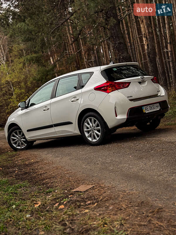 Хэтчбек Toyota Auris 2013 в Киеве
