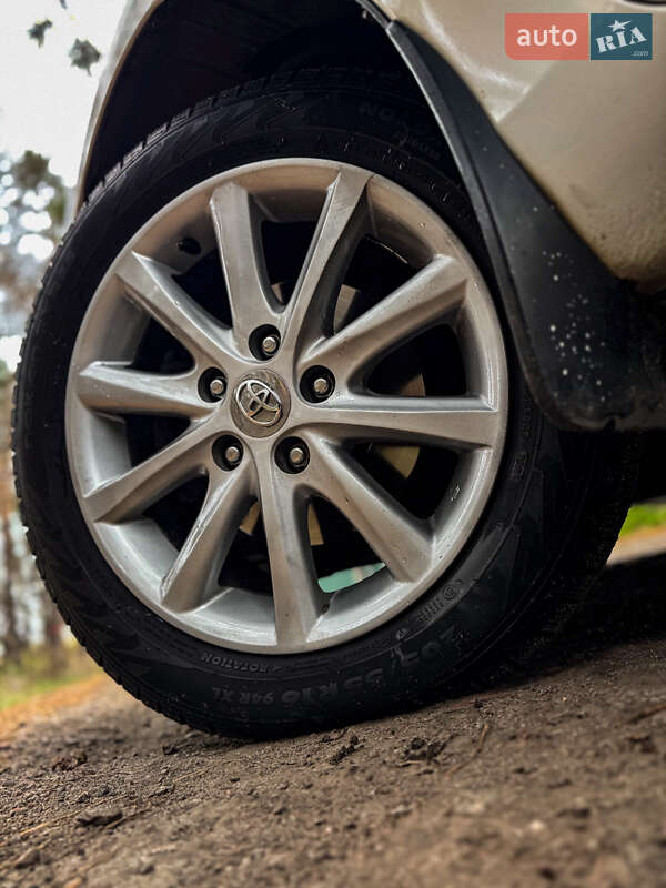 Хэтчбек Toyota Auris 2013 в Киеве