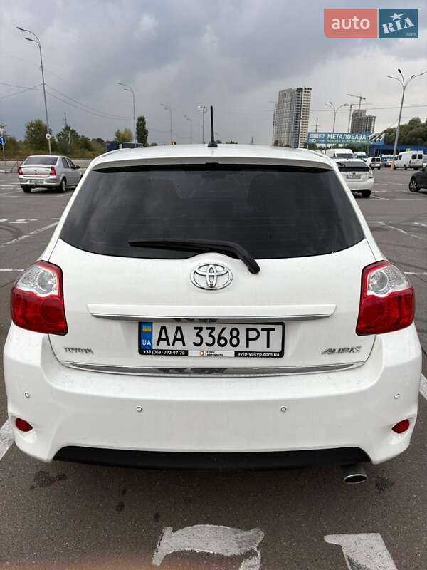 Хэтчбек Toyota Auris 2011 в Киеве