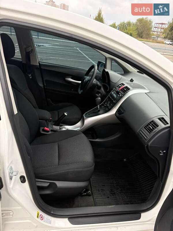 Хэтчбек Toyota Auris 2011 в Киеве