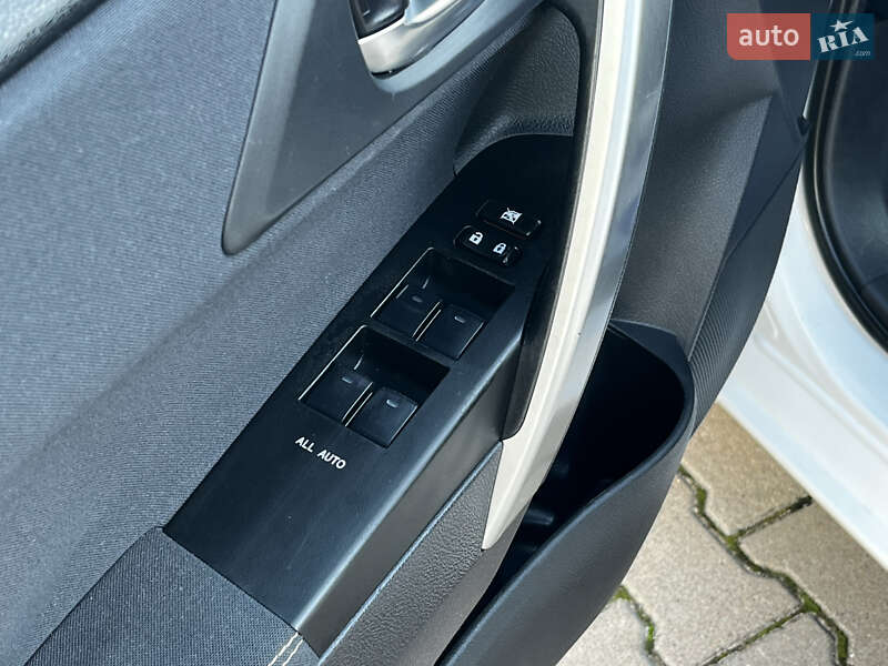 Хэтчбек Toyota Auris 2013 в Луцке фото 20 Хэтчбек Toyota Auris 2013 в Луцке