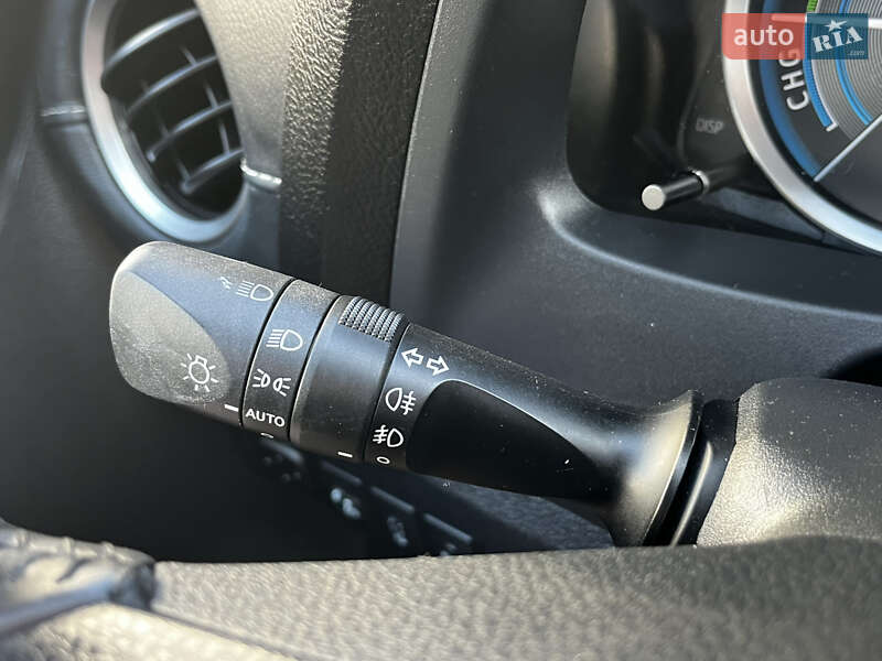 Хэтчбек Toyota Auris 2013 в Луцке фото 30 Хэтчбек Toyota Auris 2013 в Луцке