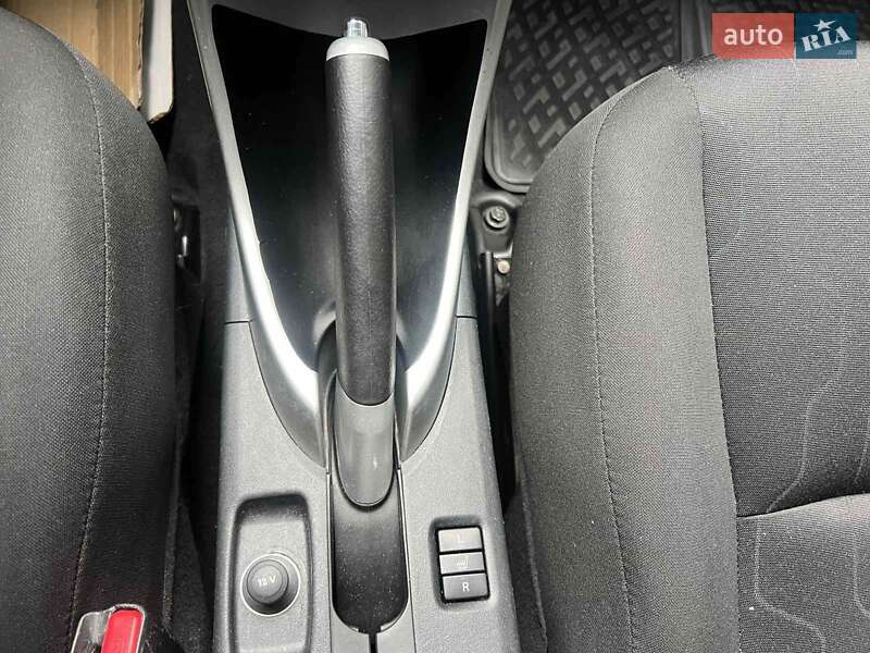 Хэтчбек Toyota Auris 2011 в Киеве фото 16 Хэтчбек Toyota Auris 2011 в Киеве