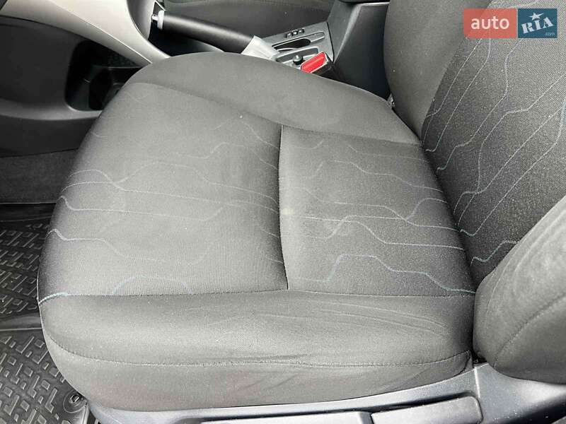 Хэтчбек Toyota Auris 2011 в Киеве фото 22 Хэтчбек Toyota Auris 2011 в Киеве