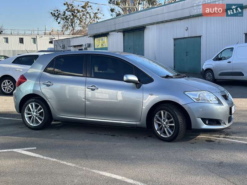 Хэтчбек Toyota Auris 2008 в Киеве