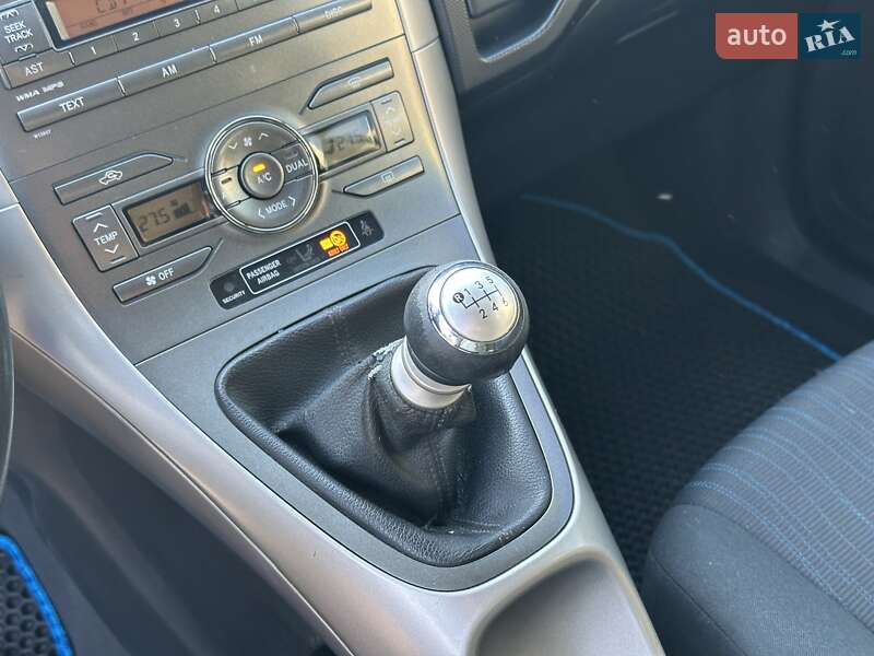 Хэтчбек Toyota Auris 2008 в Киеве