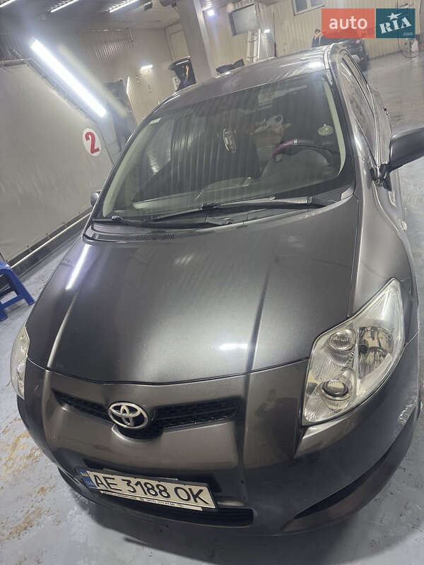 Хэтчбек Toyota Auris 2008 в Каменском
