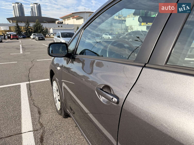 Хэтчбек Toyota Auris 2008 в Киеве