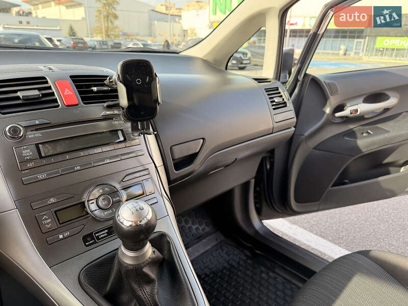 Хэтчбек Toyota Auris 2008 в Киеве