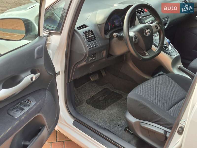 Хетчбек Toyota Auris 2011 в Одесі
