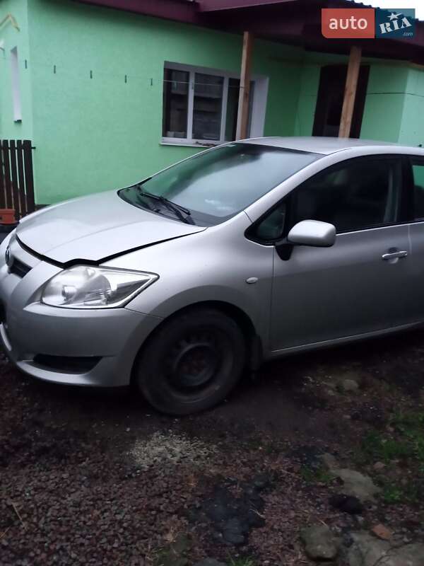 Хэтчбек Toyota Auris 2008 в Корюковке