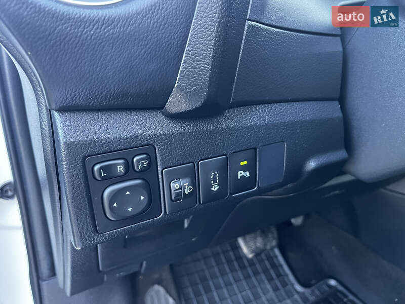 Хэтчбек Toyota Auris 2013 в Луцке фото 24 Хэтчбек Toyota Auris 2013 в Луцке