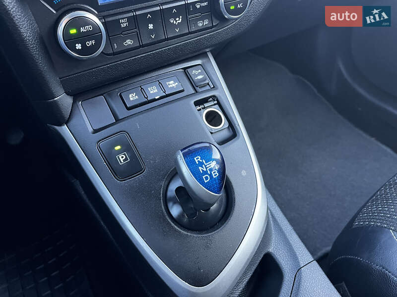 Хэтчбек Toyota Auris 2013 в Луцке фото 30 Хэтчбек Toyota Auris 2013 в Луцке