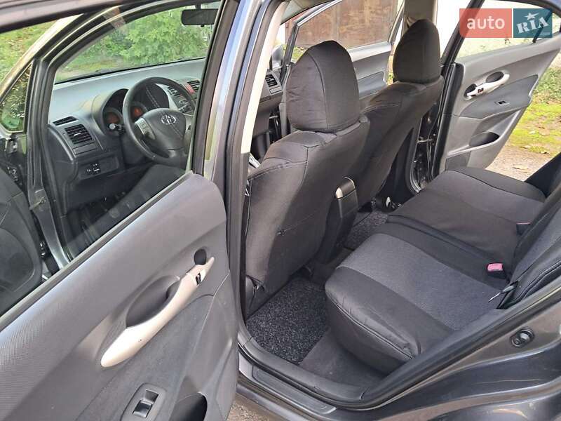Хэтчбек Toyota Auris 2008 в Черновцах фото 12 Хэтчбек Toyota Auris 2008 в Черновцах