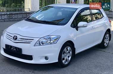 Хэтчбек Toyota Auris 2010 в Пятихатках