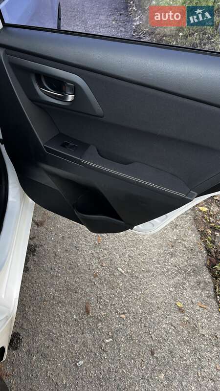 Хетчбек Toyota Auris 2014 в Дніпрі фото 15 Хетчбек Toyota Auris 2014 в Дніпрі