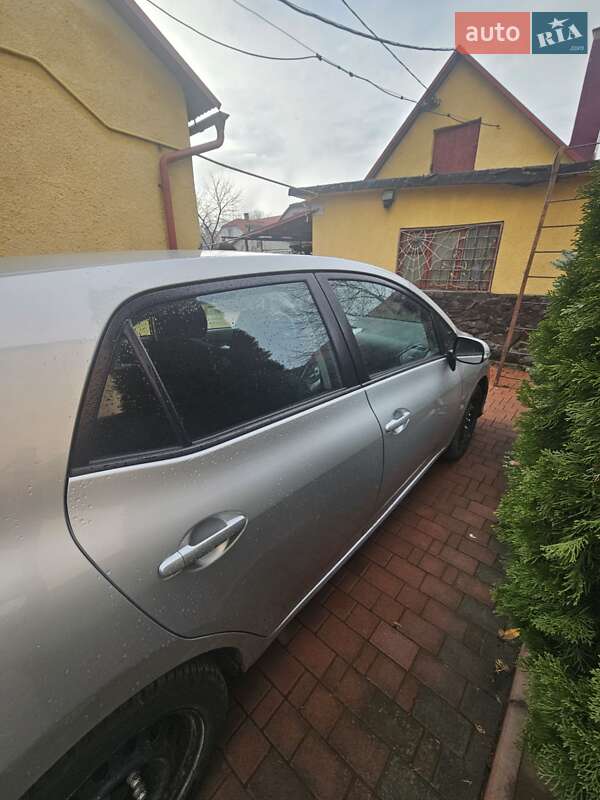 Хетчбек Toyota Auris 2011 в Львові